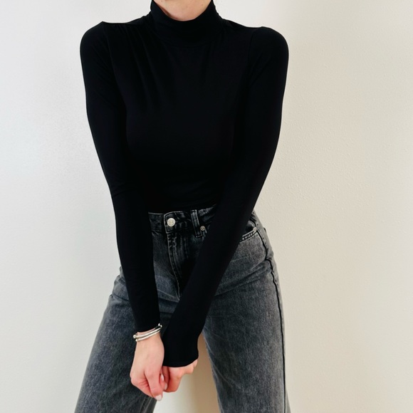 Good American Stretch Jersey Long Sleeve Ruched Turtleneck Bodysuit Black - Picture 5 of 16